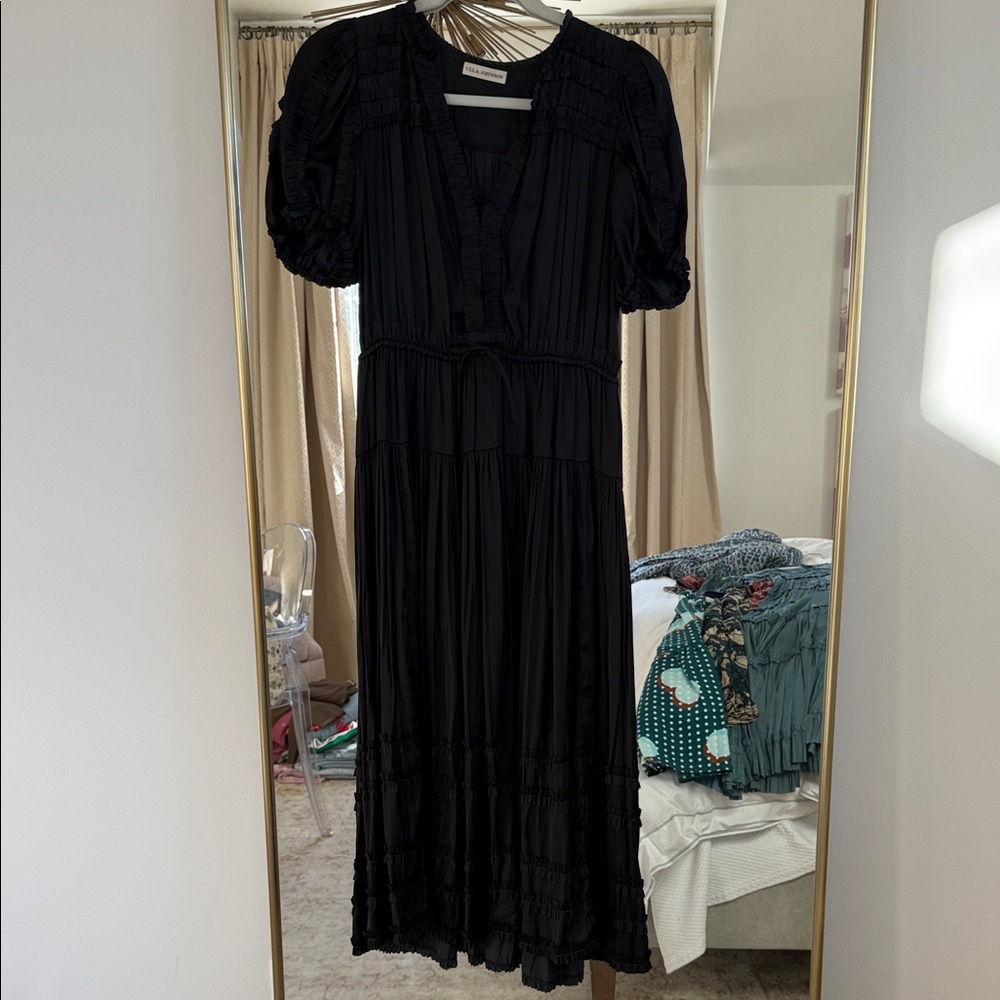 ULLA JOHNSON
Patrice Flutter-Sleeve Midi Dress
Silk
Black
Size 2